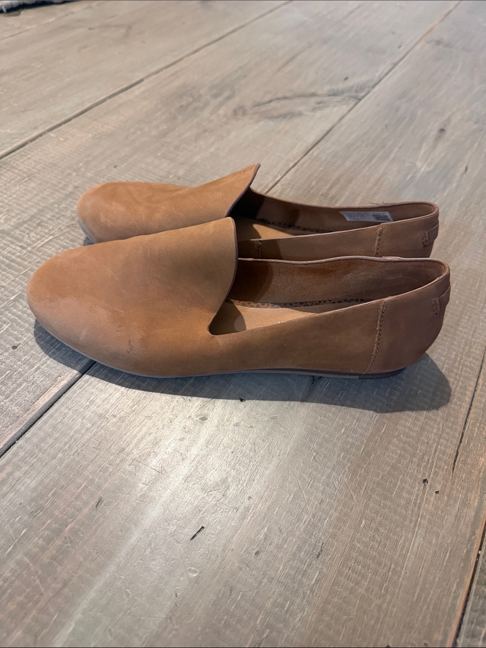 Tom’s Darcy Women’s Tan Oiled Nubuck Suede Slip-On Loafers - Picture 4 of 6